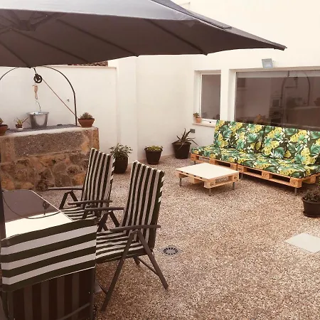 Acogedora Casa Con Patio En