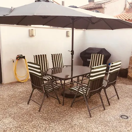 Acogedora Casa Con Patio En