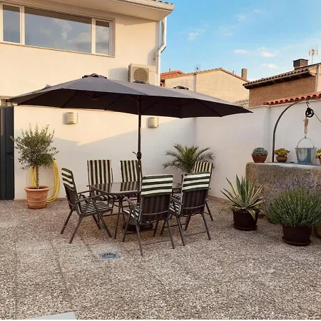 Acogedora Casa Con Patio En El Tiemblo