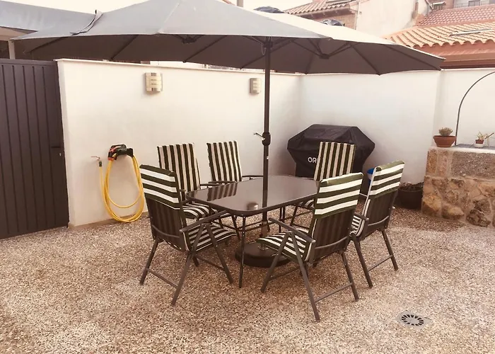 Acogedora Casa Con Patio En